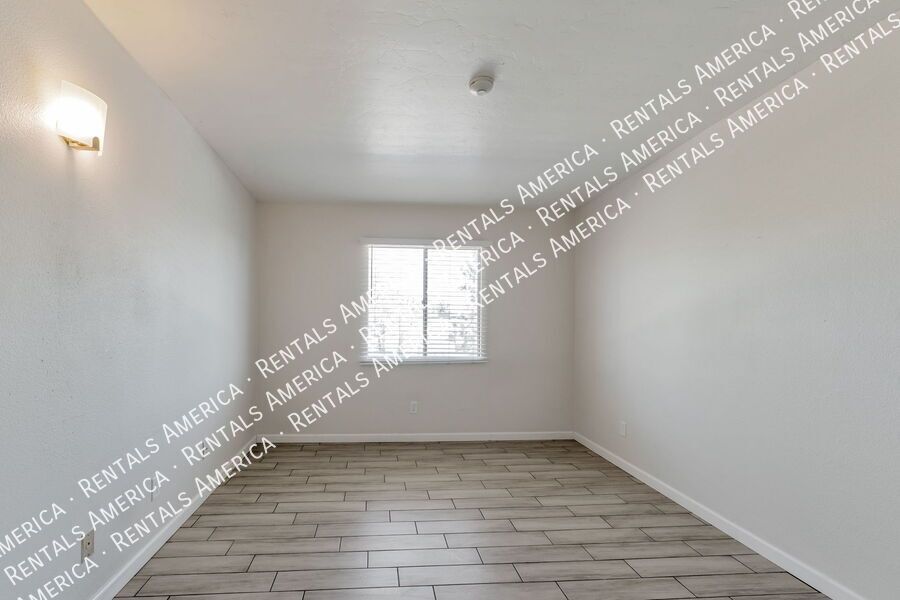 Move-in-ready 2 bedrooms and 2 baths  condo in the heart of Tucson property image