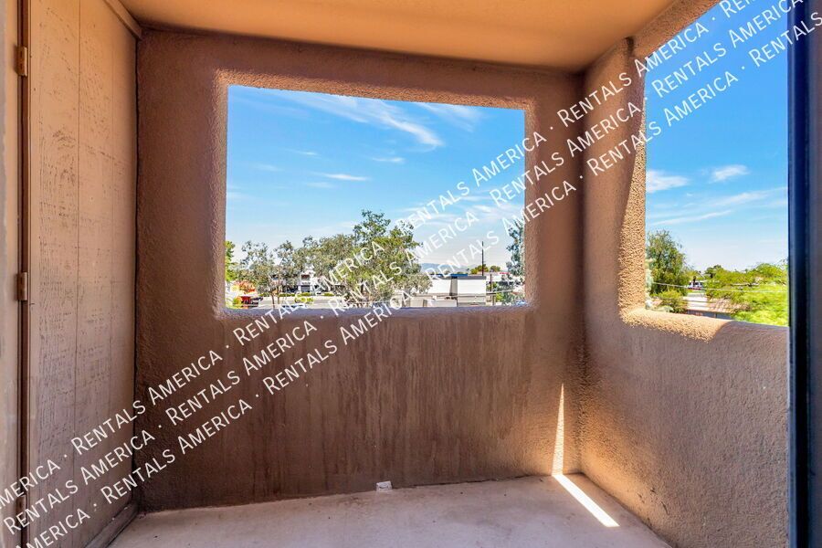 Move-in-ready 2 bedrooms and 2 baths  condo in the heart of Tucson property image