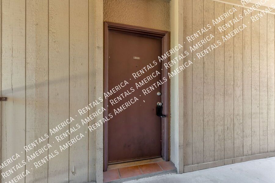 Move-in-ready 2 bedrooms and 2 baths  condo in the heart of Tucson property image