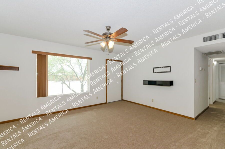 Beautiful 3/2 with a Sparkling Pool property image