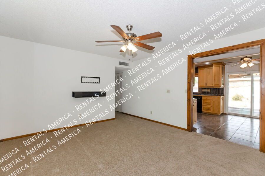 Beautiful 3/2 with a Sparkling Pool property image