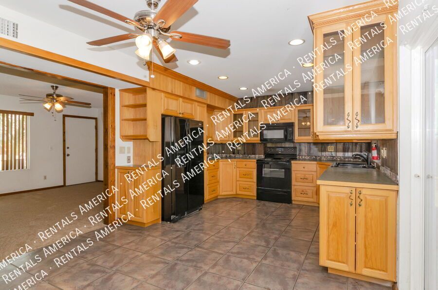 Beautiful 3/2 with a Sparkling Pool property image