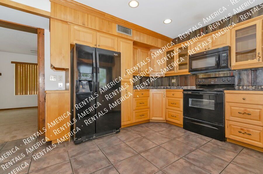 Beautiful 3/2 with a Sparkling Pool property image