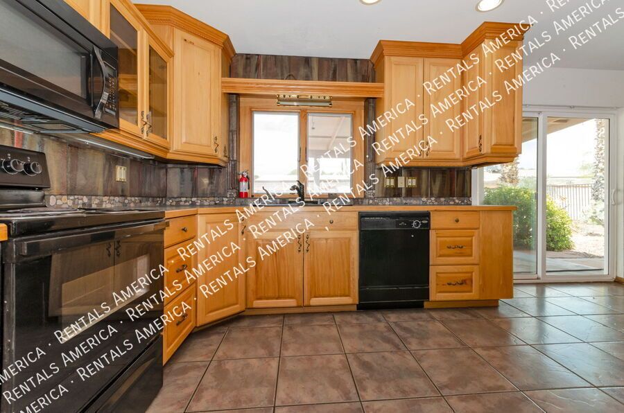 Beautiful 3/2 with a Sparkling Pool property image