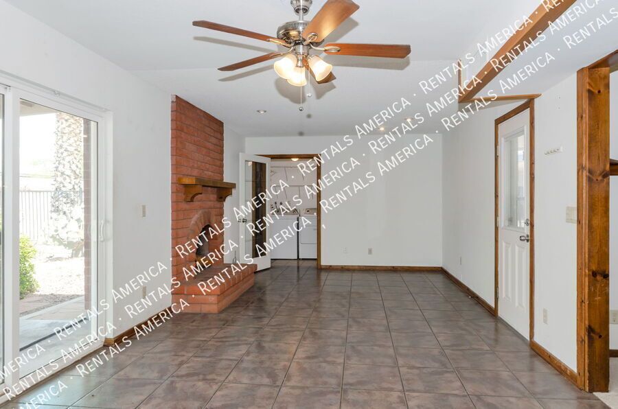 Beautiful 3/2 with a Sparkling Pool property image