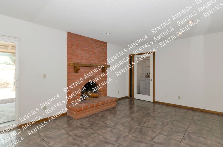 Beautiful 3/2 with a Sparkling Pool property image