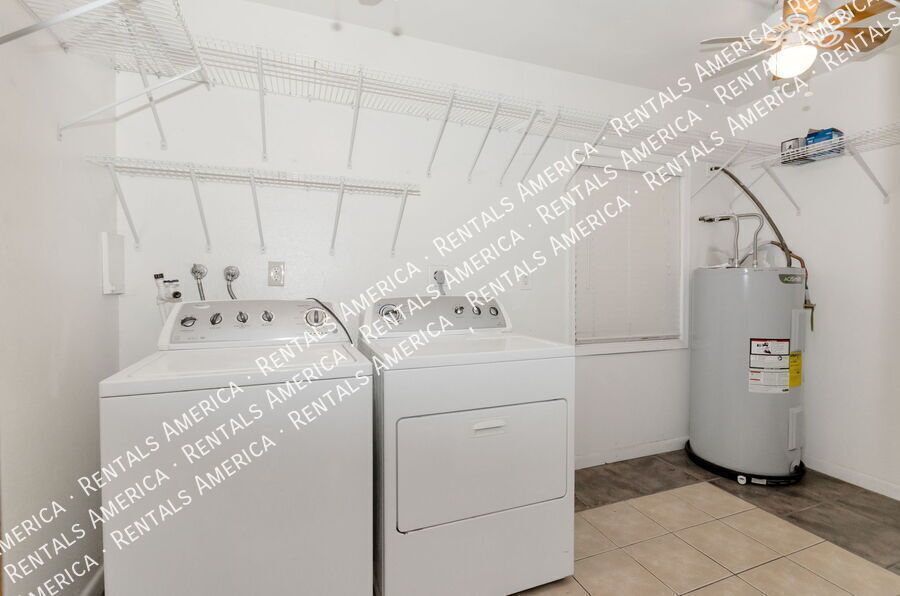 Beautiful 3/2 with a Sparkling Pool property image
