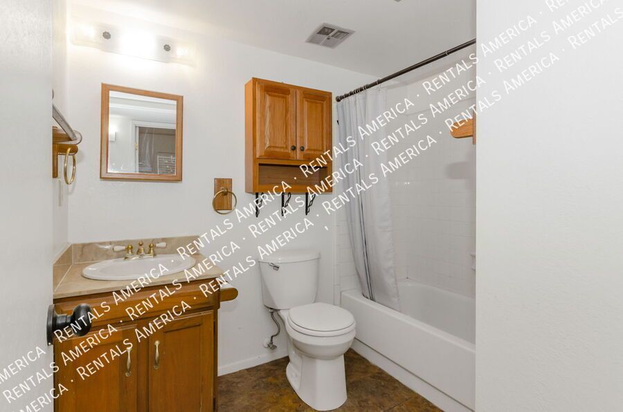 Beautiful 3/2 with a Sparkling Pool property image