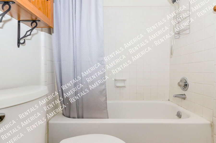 Beautiful 3/2 with a Sparkling Pool property image