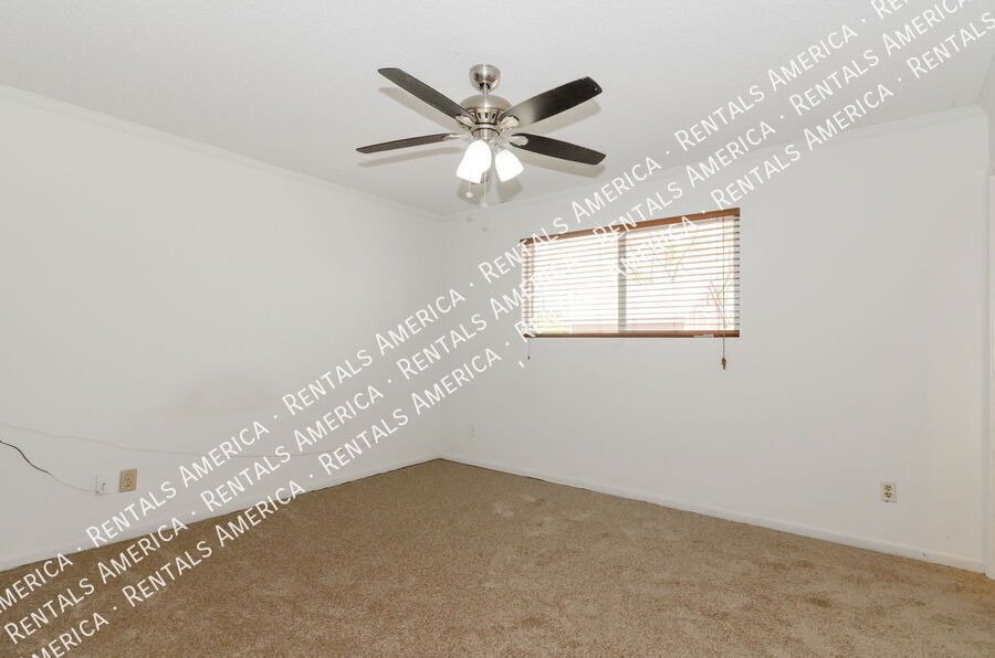 Beautiful 3/2 with a Sparkling Pool property image