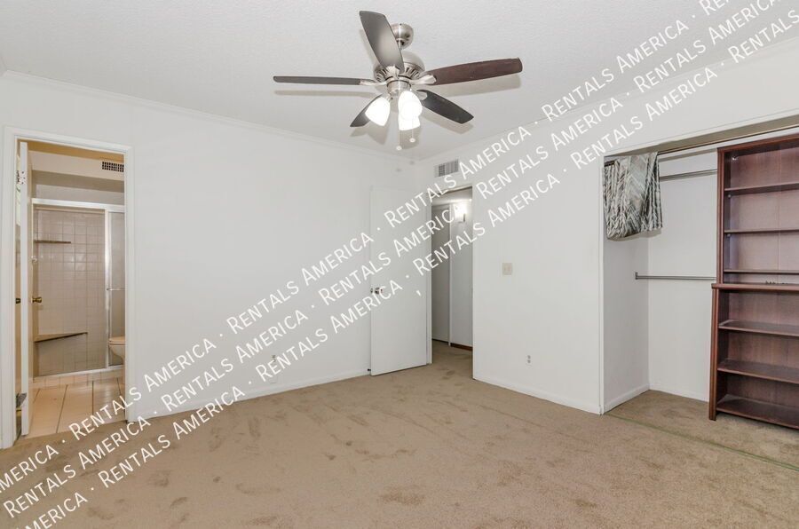 Beautiful 3/2 with a Sparkling Pool property image
