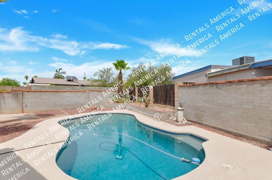 Beautiful 3/2 with a Sparkling Pool property image
