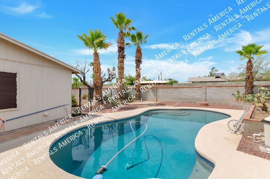 Beautiful 3/2 with a Sparkling Pool property image