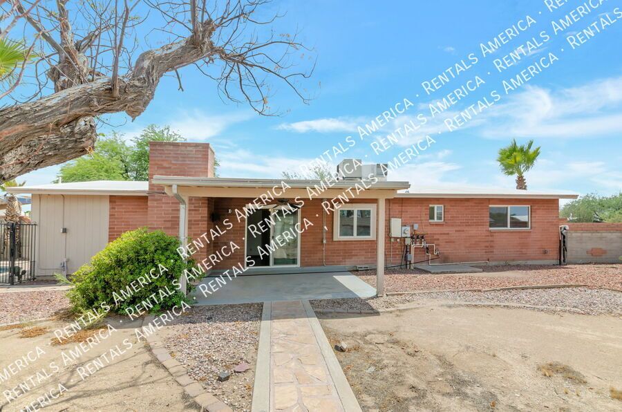 Beautiful 3/2 with a Sparkling Pool property image