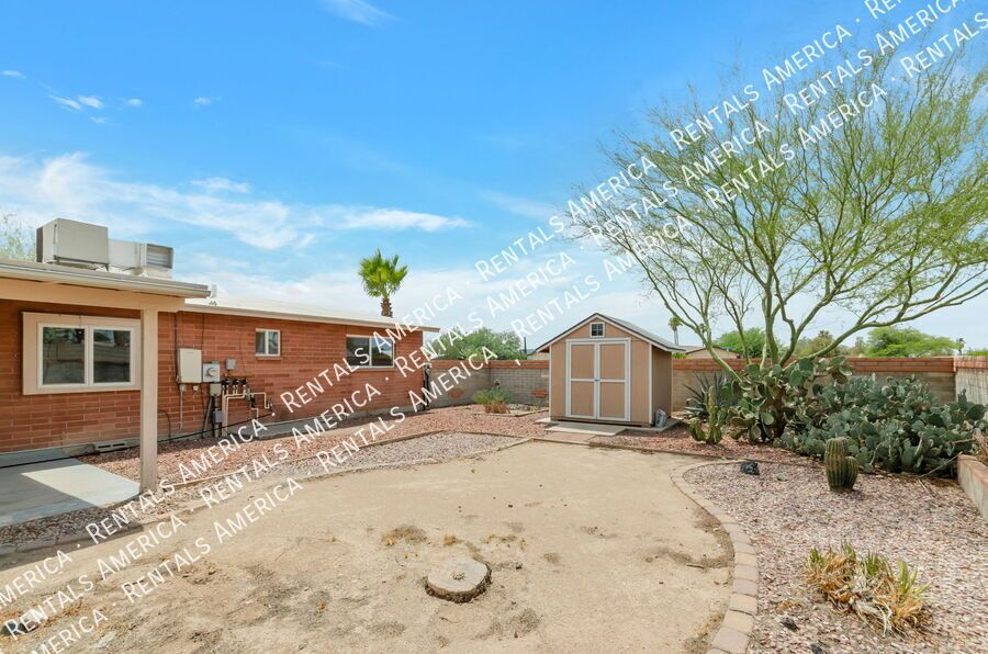 Beautiful 3/2 with a Sparkling Pool property image