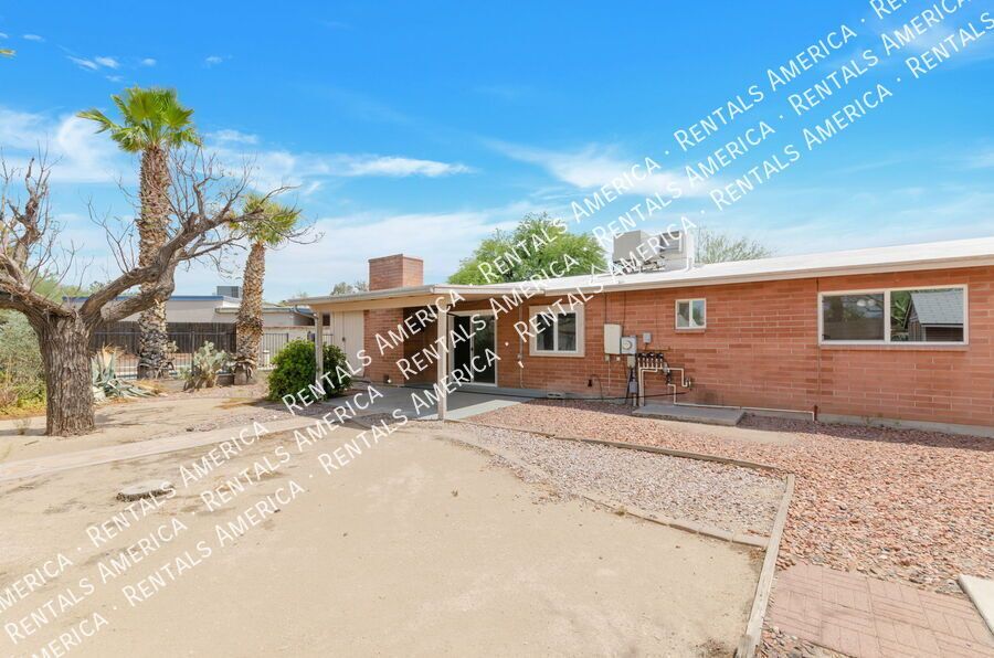 Beautiful 3/2 with a Sparkling Pool property image