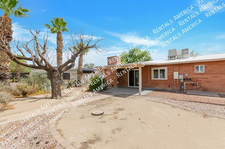 Beautiful 3/2 with a Sparkling Pool property image