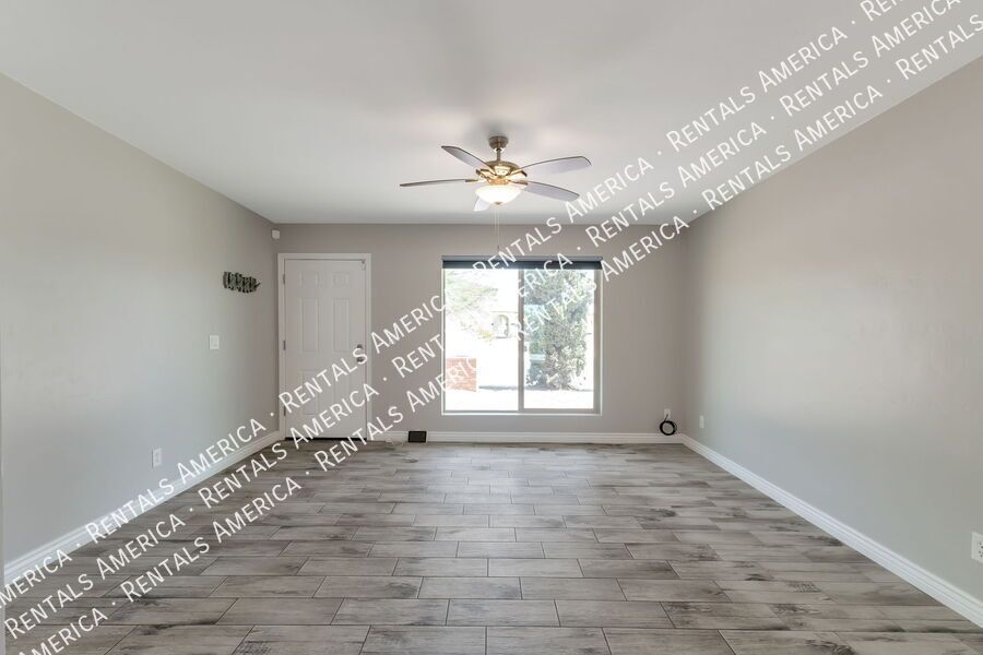 4000 W Orangewood Dr property image