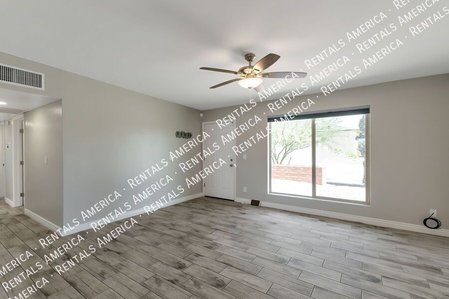 4000 W Orangewood Dr property image