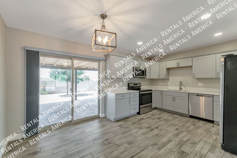 4000 W Orangewood Dr property image