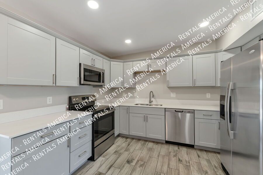 4000 W Orangewood Dr property image