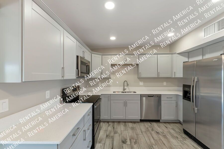4000 W Orangewood Dr property image
