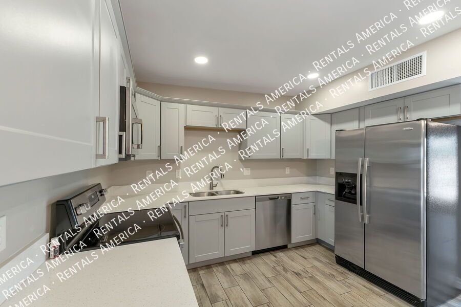 4000 W Orangewood Dr property image