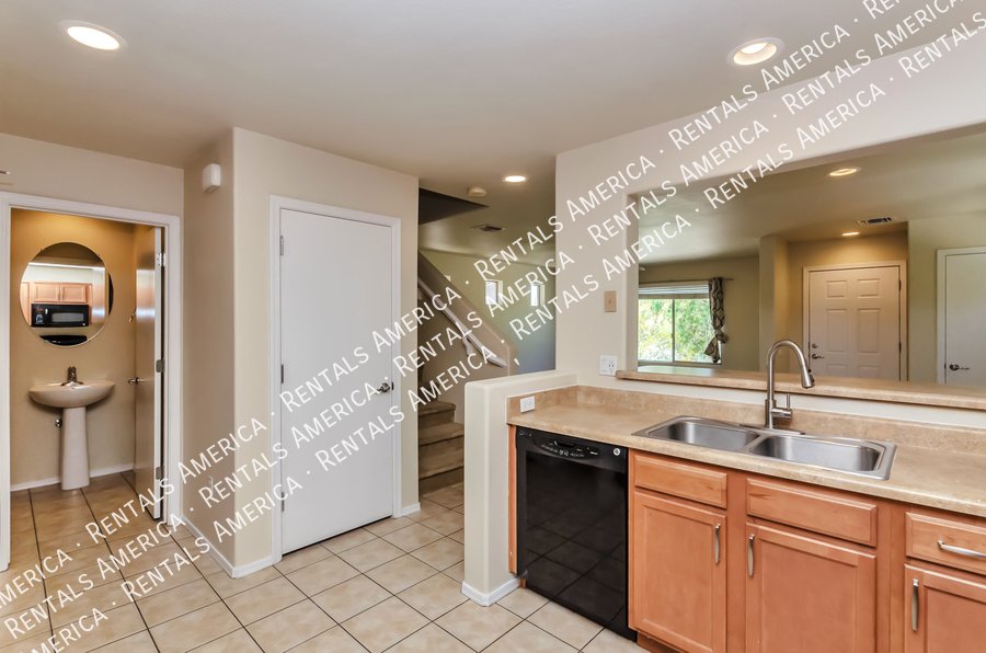 Great East Side Location! property image