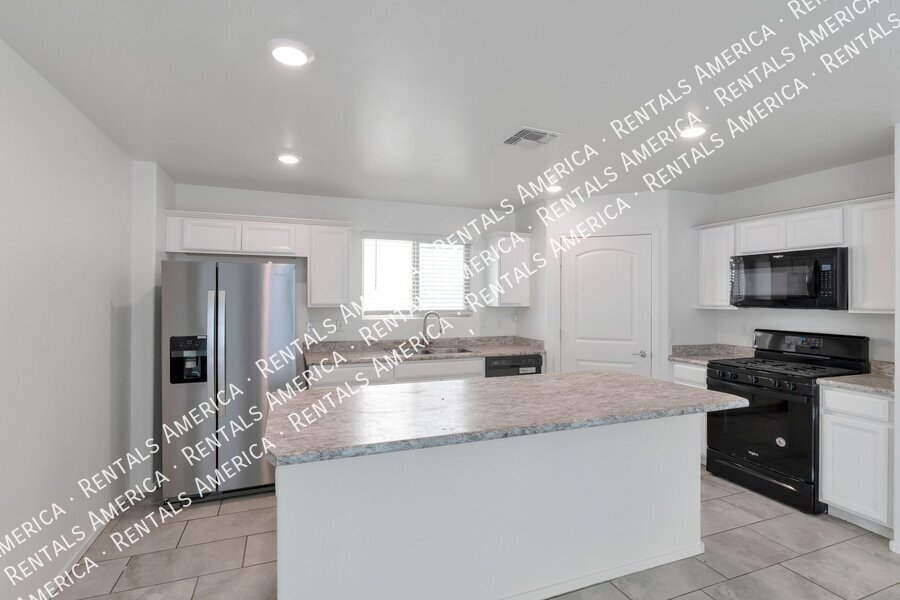 Leasing Special 1st month's rent free. property image