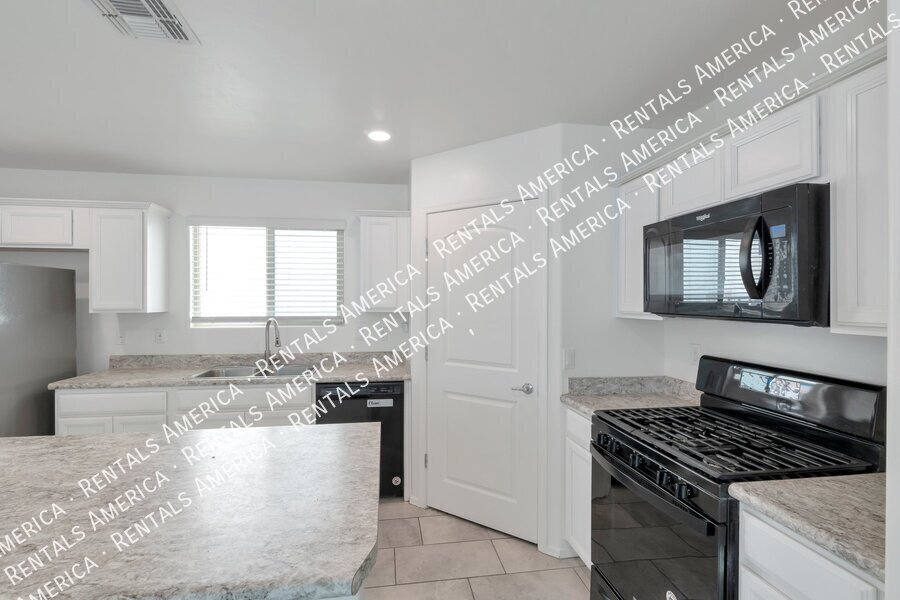 Leasing Special 1st month's rent free. property image