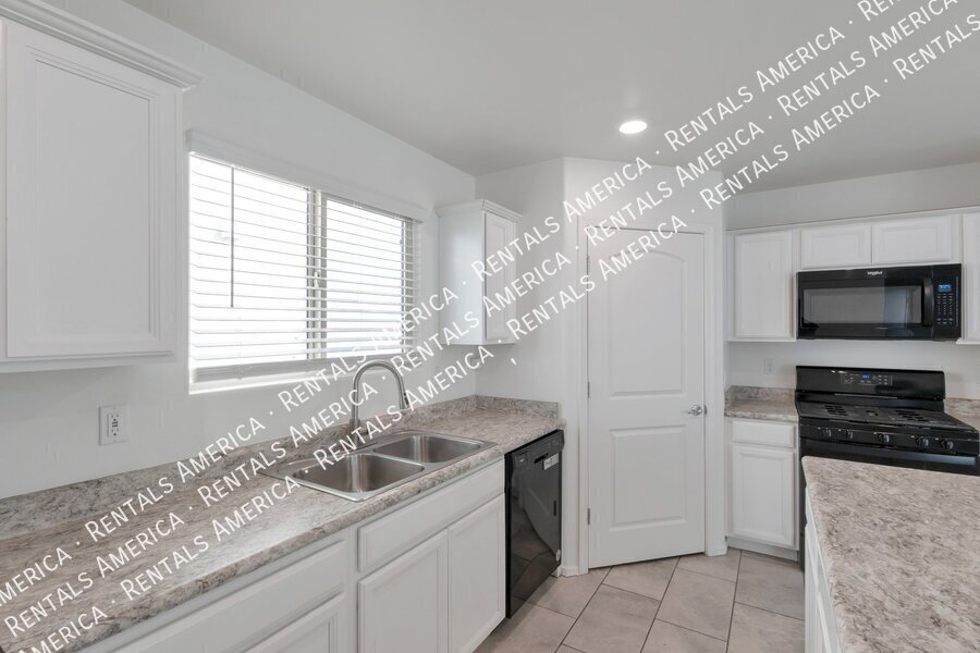 Leasing Special 1st month's rent free. property image