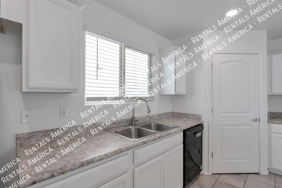 Leasing Special 1st month's rent free. property image