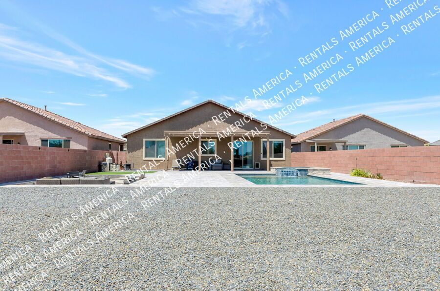 4 bedrooms, 2 bathrooms with pool in Marana property image