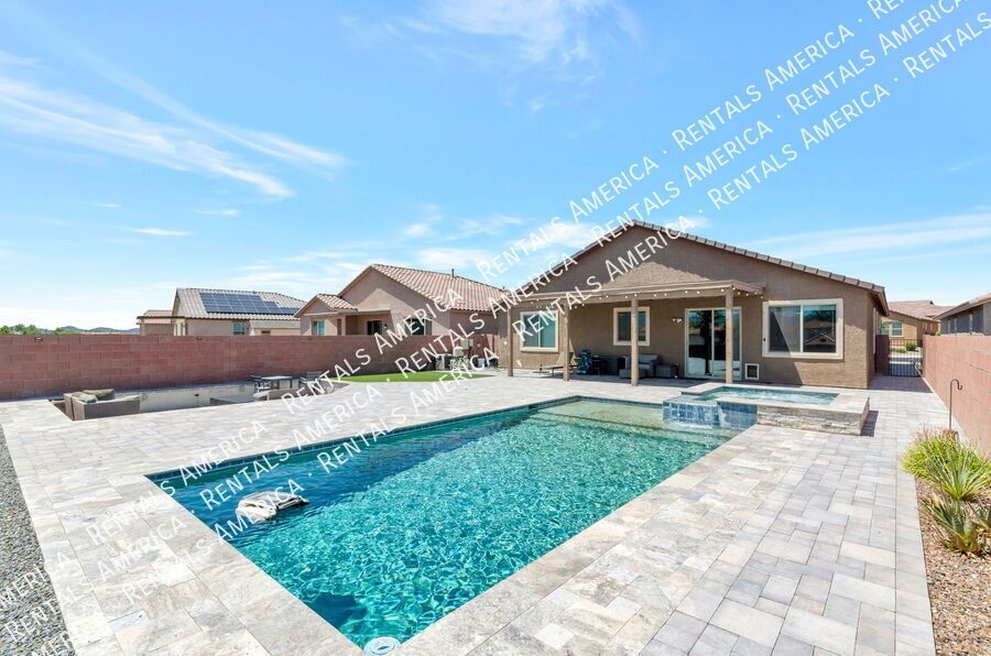 4 bedrooms, 2 bathrooms with pool in Marana property image