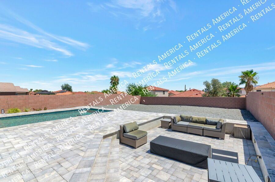 4 bedrooms, 2 bathrooms with pool in Marana property image