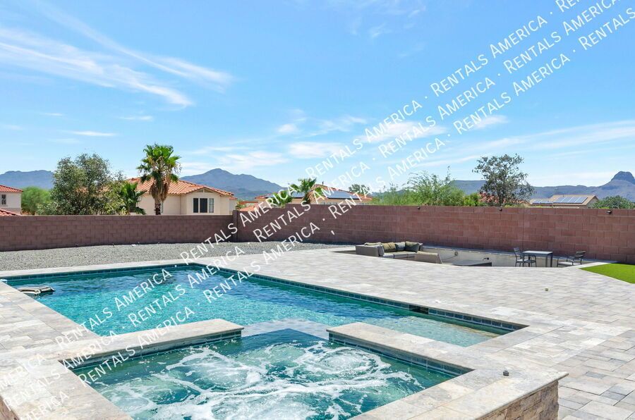 4 bedrooms, 2 bathrooms with pool in Marana property image