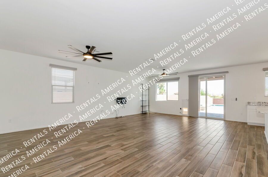 4 bedrooms, 2 bathrooms with pool in Marana property image