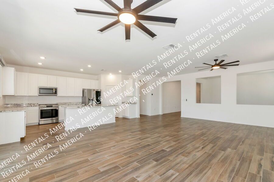 4 bedrooms, 2 bathrooms with pool in Marana property image