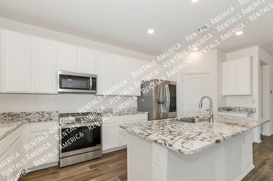 4 bedrooms, 2 bathrooms with pool in Marana property image
