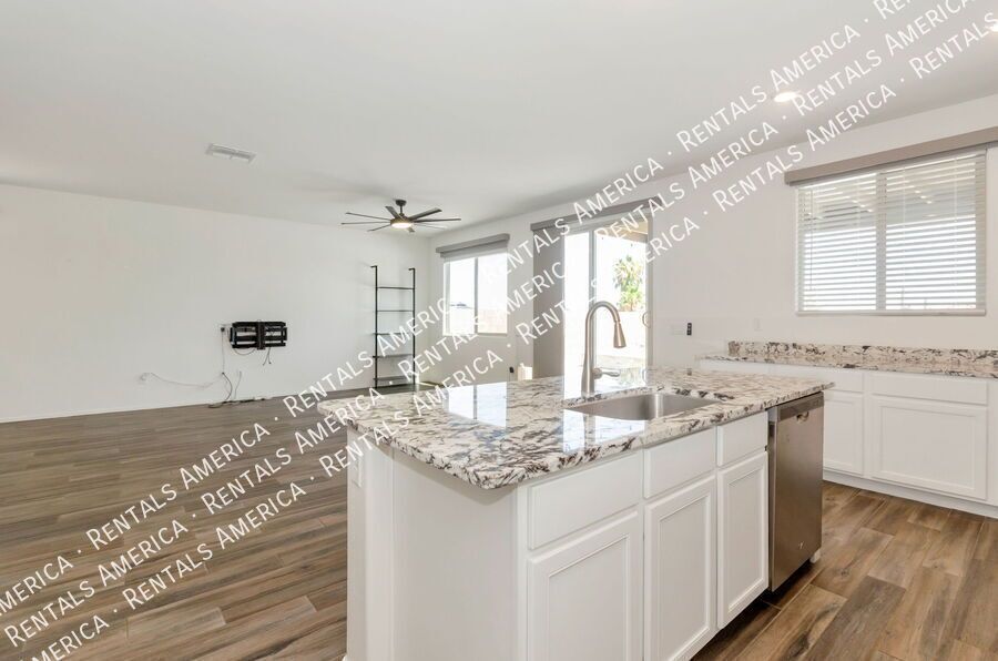 4 bedrooms, 2 bathrooms with pool in Marana property image