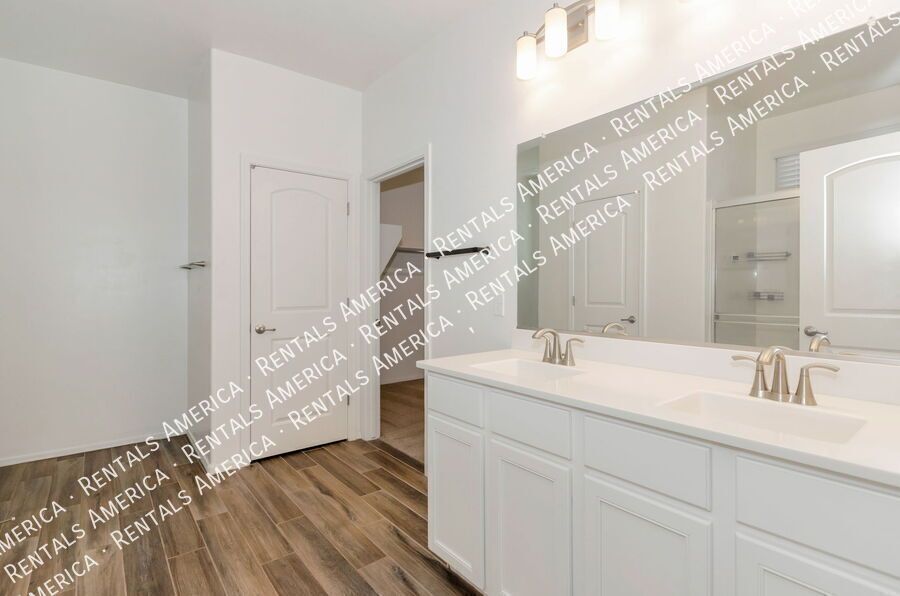 4 bedrooms, 2 bathrooms with pool in Marana property image