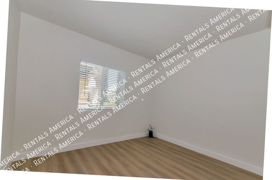 remodeled 2 bed, 2 bathTownhome property image