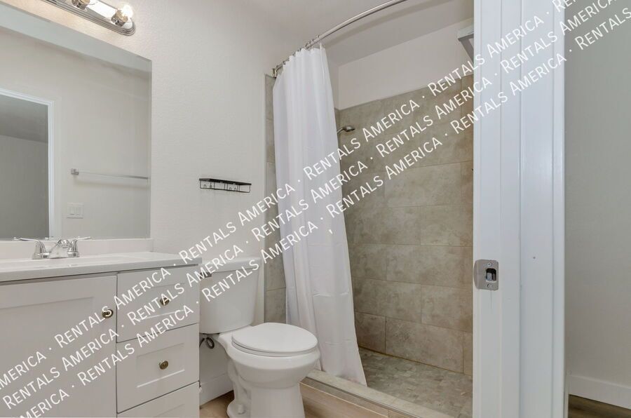 remodeled 2 bed, 2 bathTownhome property image