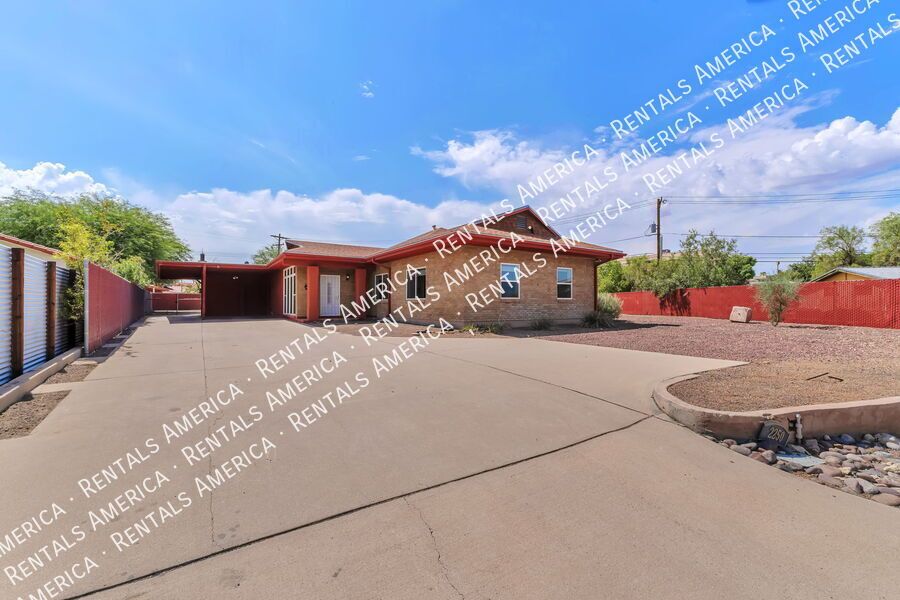 Large home, large yard, great location! property image