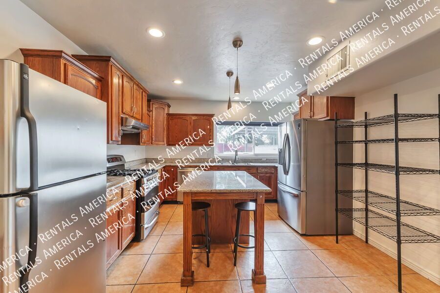 Large home, large yard, great location! property image