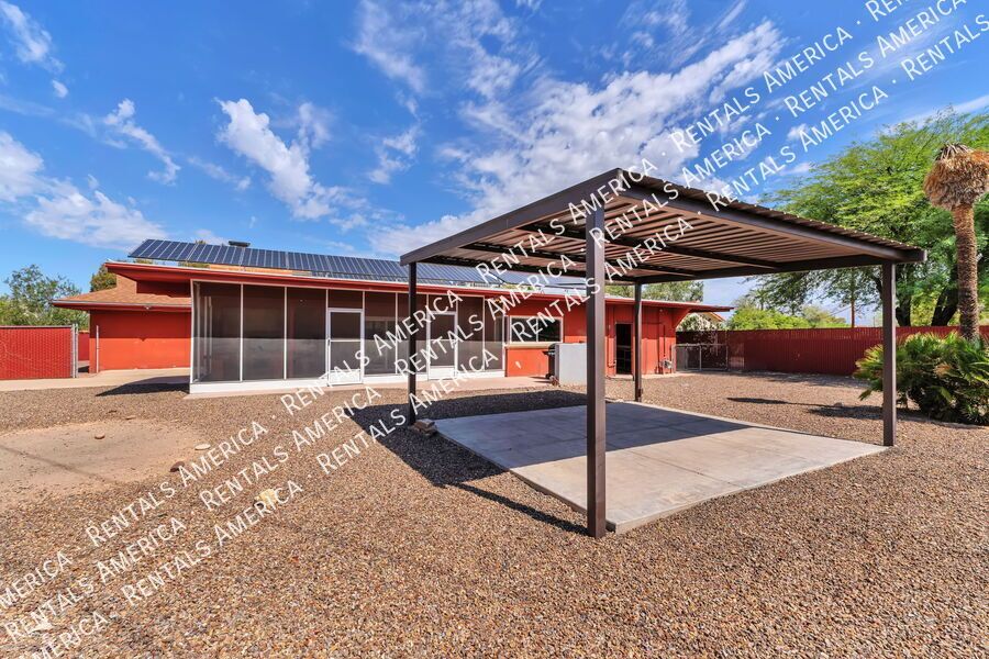 Large home, large yard, great location! property image