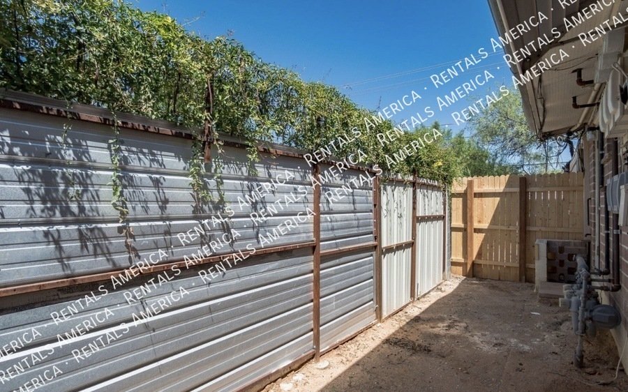 Remodeled apartment near University of Arizona property image