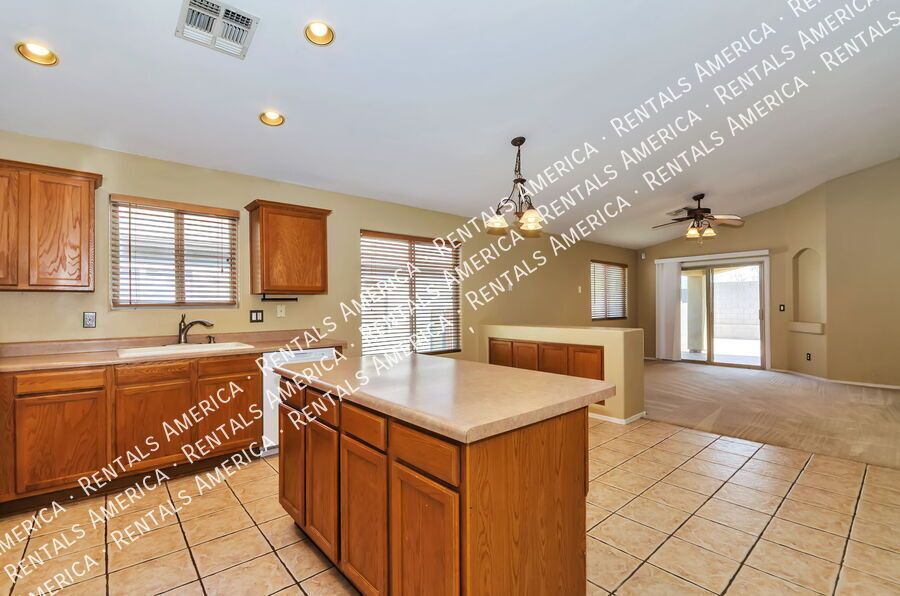 4 bedroom, 2 bath off Houghton property image