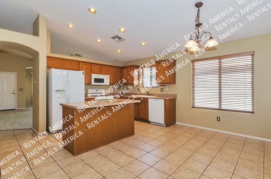 4 bedroom, 2 bath off Houghton property image
