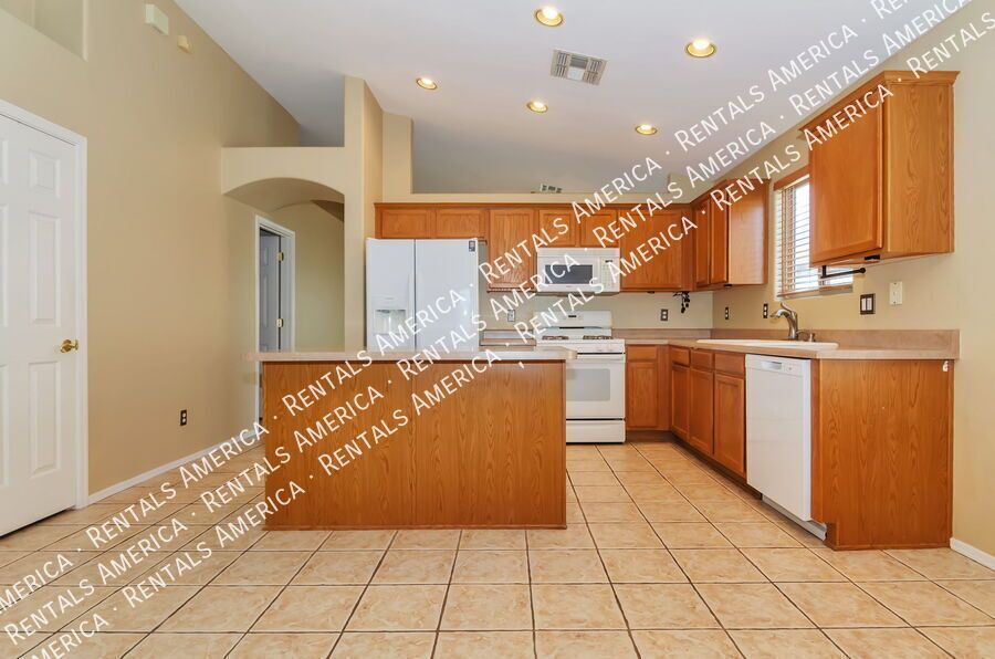 4 bedroom, 2 bath off Houghton property image